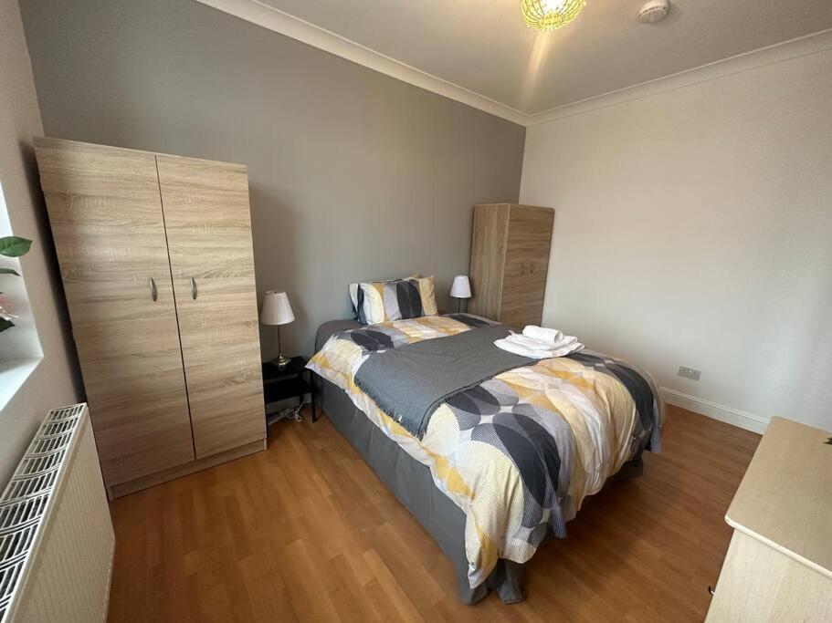 5 Bedroom House Se6 * London