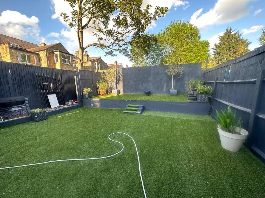 5 Bedroom House Se6 * London
