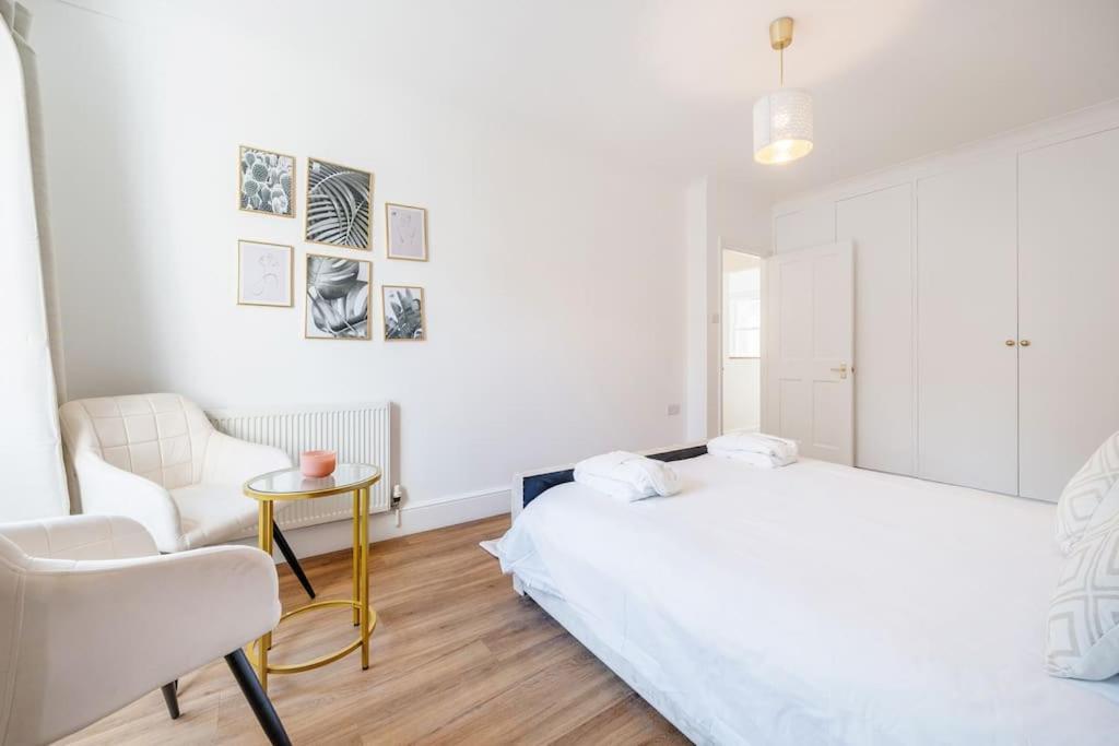 Semesterbostad House 10 Mins To Tower Bridge Hot Tub & Parking *