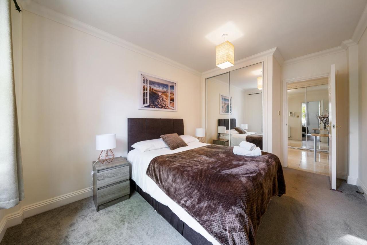 Terrific 2 Bed 2 Bath Apt With Gym & Roof Terrace -12 Mins From Appartement