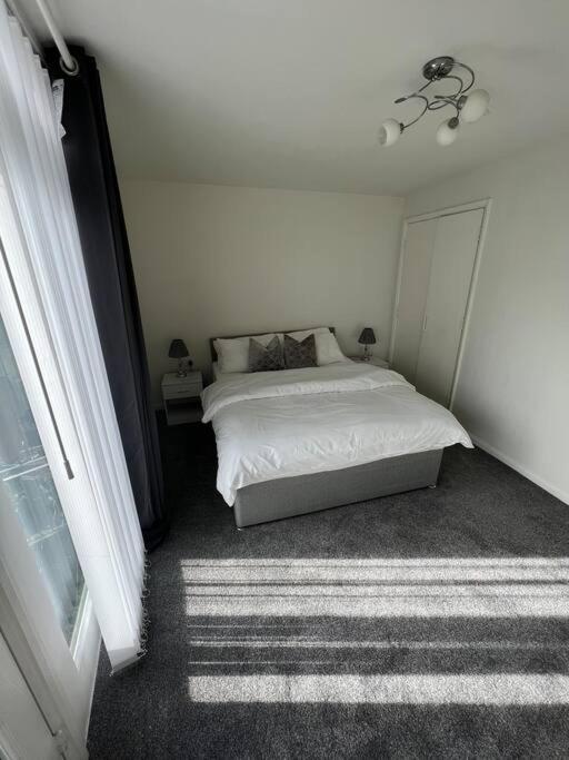 Spacious 1 Bedroom Unit In West * London