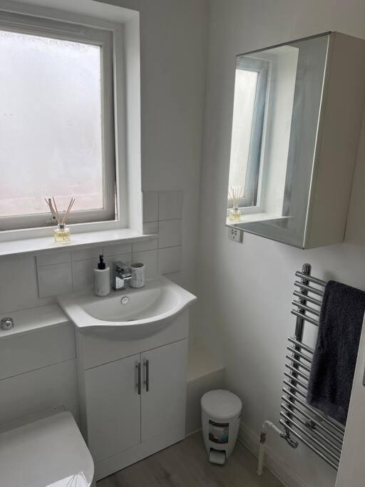 Spacious 1 Bedroom Unit In West Lejlighed *