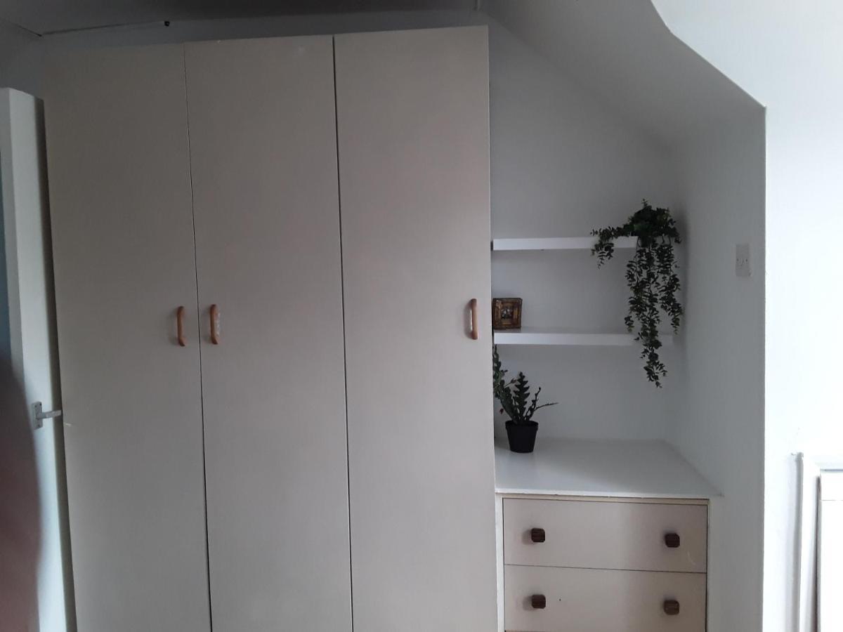 Stunning 1-bed In Lägenhet