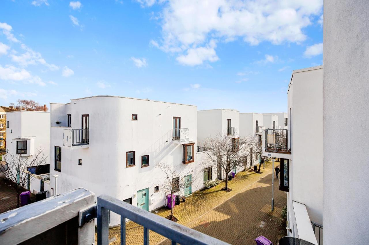 Apartment Eden 2bedroom Sleeps 6 In With Wifi & Leisure By Maison Christo Short Lets & Serviced *