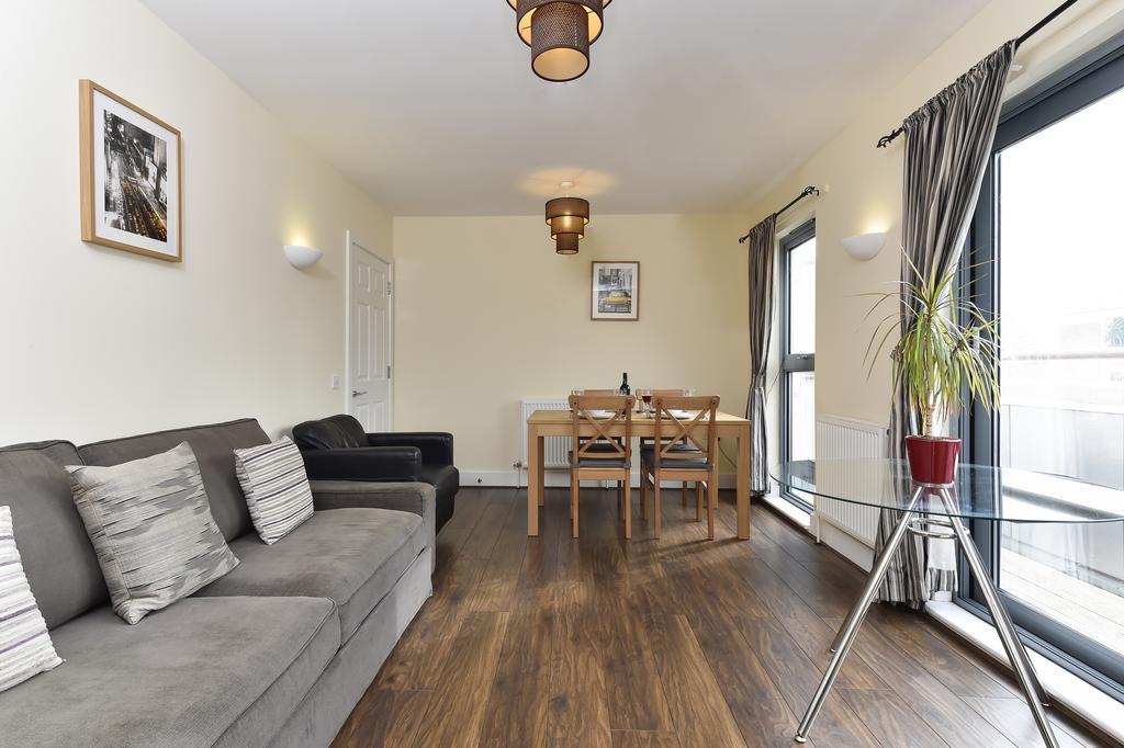 Apartment Beautiful 4-bedroom Flat In Bridge/borough!