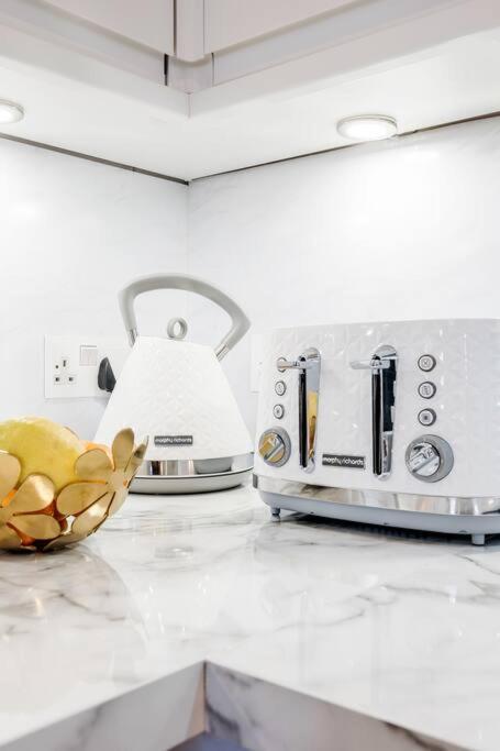 Semesterbostad House 10 Mins To Tower Bridge Hot Tub & Parking