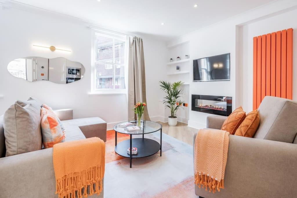 Semesterbostad House 10 Mins To Tower Bridge Hot Tub & Parking *