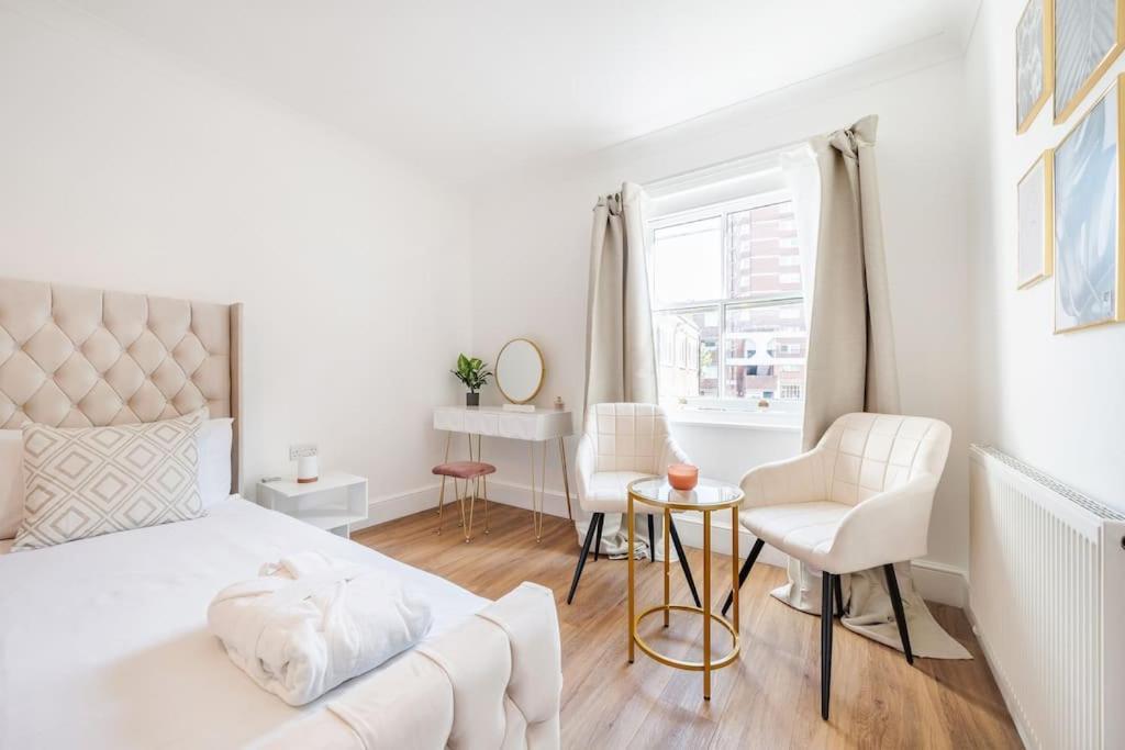 Semesterbostad House 10 Mins To Tower Bridge Hot Tub & Parking