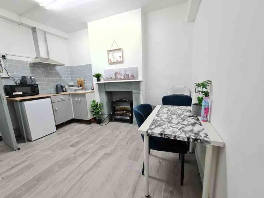 Nice Flat Near Central Londra