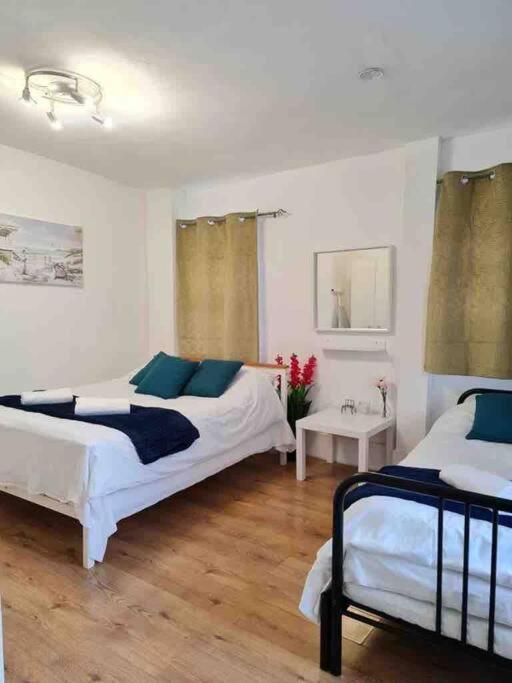 Nice Flat Near Central Londra