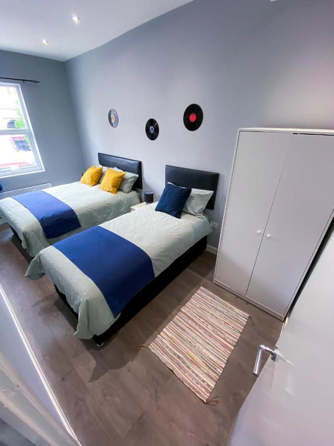 Stylish 1 Bedroom Flat In Wood Apartment *