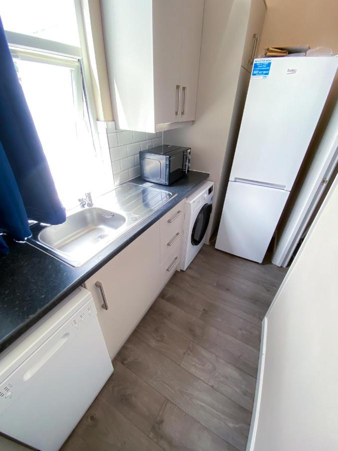 Stylish 1 Bedroom Flat In Wood * London