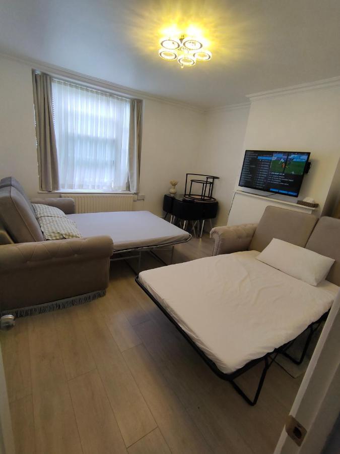 New Look Flat In Waterloo Apartment