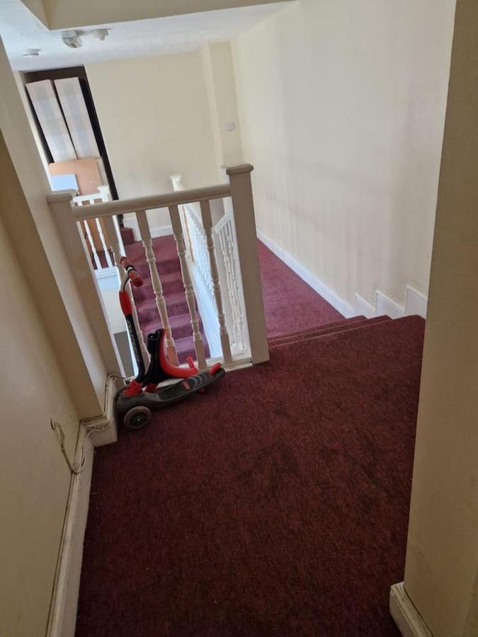 A Discreet Flat For The Family. * Londen