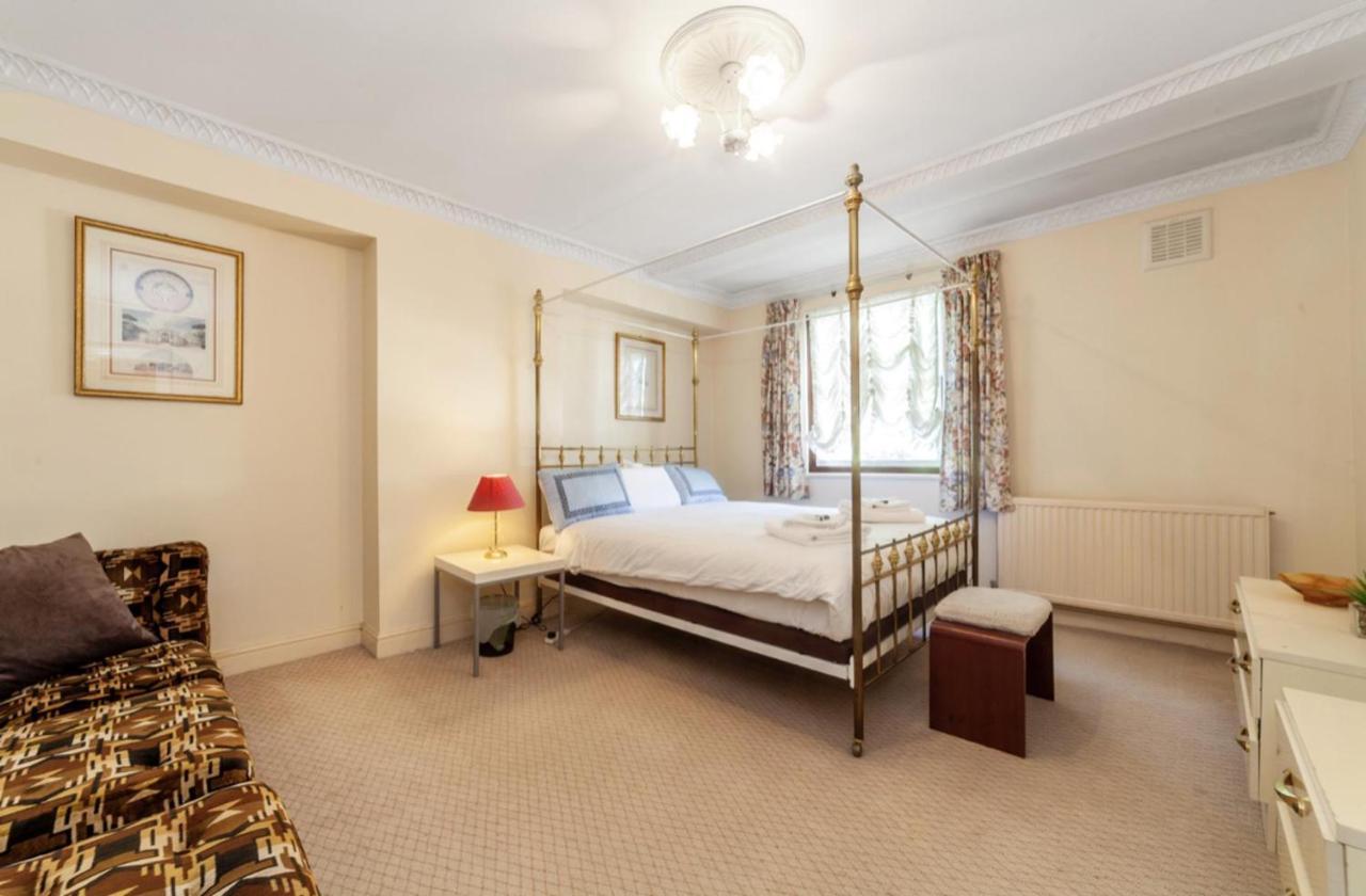 Remarkable 3-bedroom In Appartement Londen