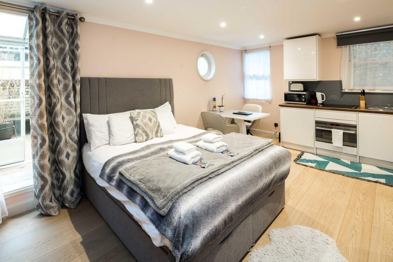 Superb Chelsea Rare Find With Patio 2 Min From Tube Lejlighed *