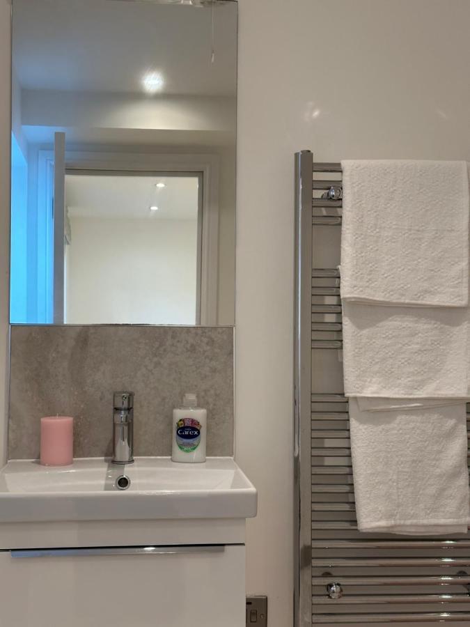 Brilliant Private Bedroom & En-suite In New Flat -1a August House *