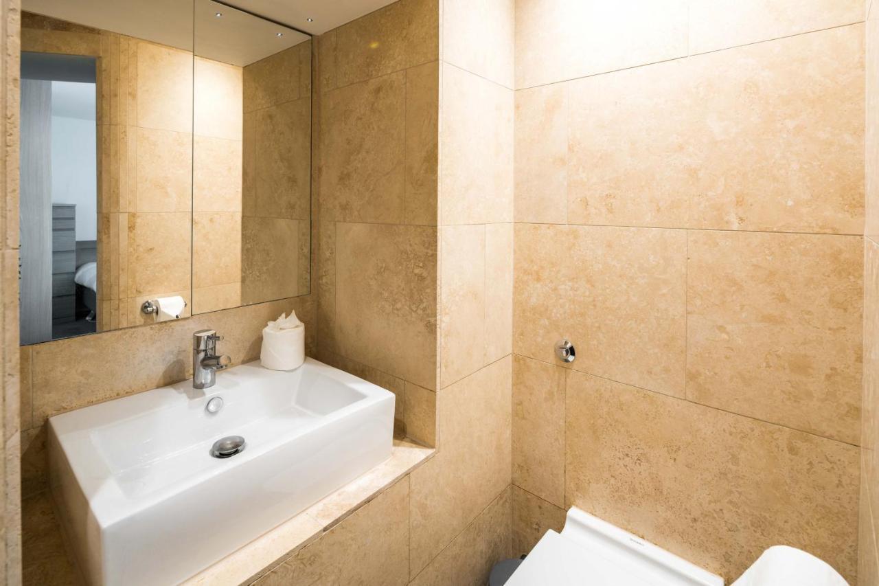Appartement Elegant 2bd Duplex With Outdoor Patio/glass Canopy *