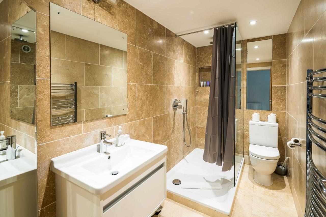 Elegant 2bd Duplex With Outdoor Patio/glass Canopy Appartement Londen