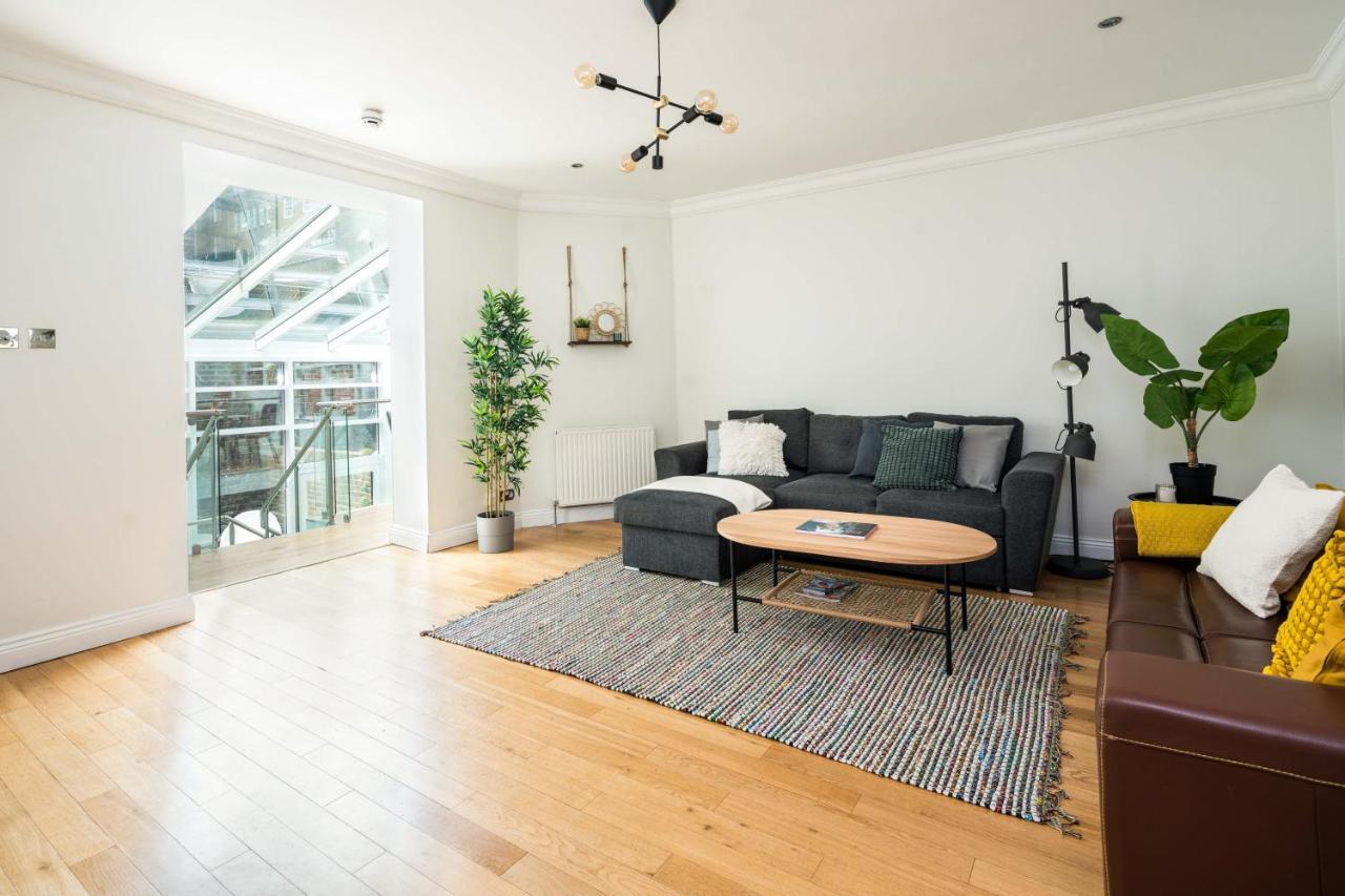 Elegant 2bd Duplex With Outdoor Patio/glass Canopy Londen