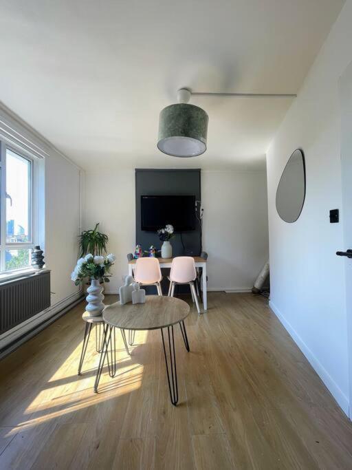 Stylish 2 Bedroom Flat In Angel Location Lejlighed