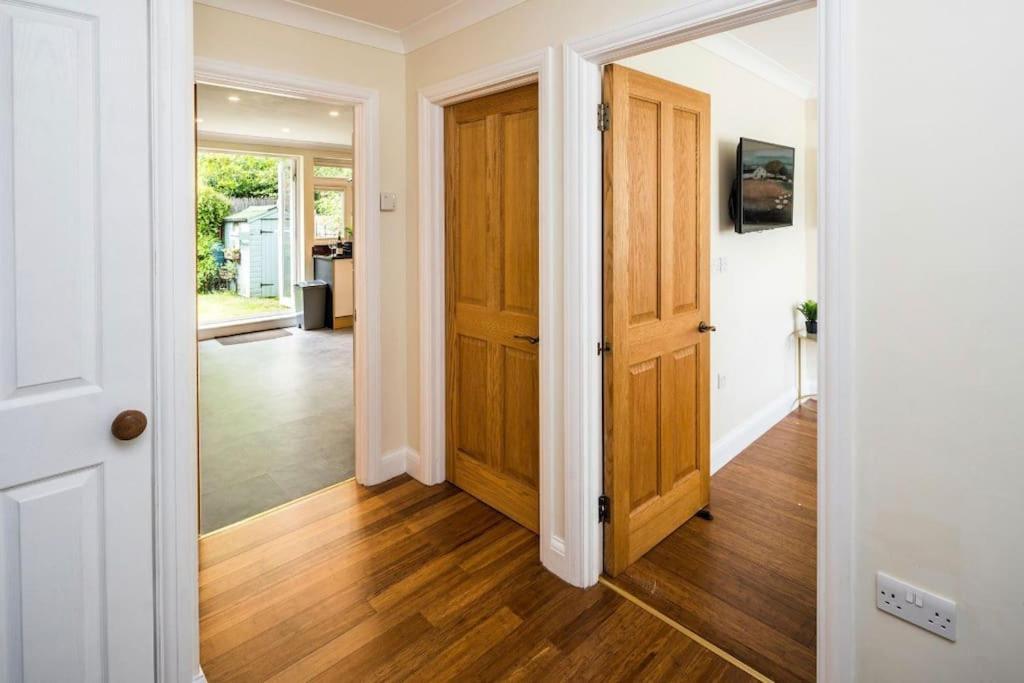 Appartement Where Style & Convenience Combine- Photo Id Required Londen