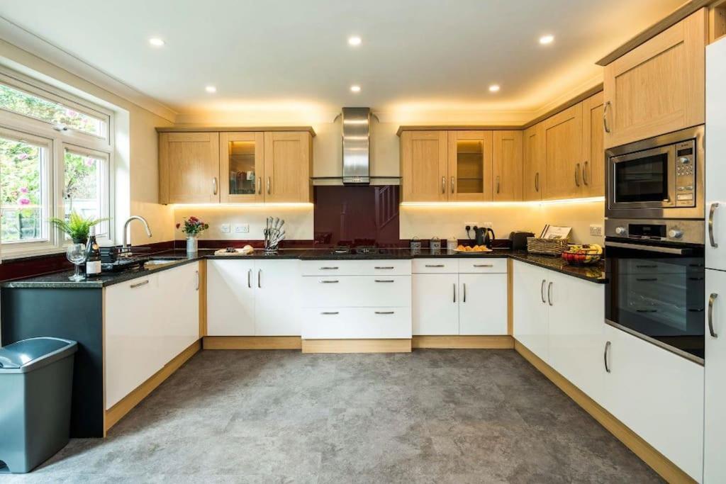 Where Style & Convenience Combine- Photo Id Required Appartement Londen