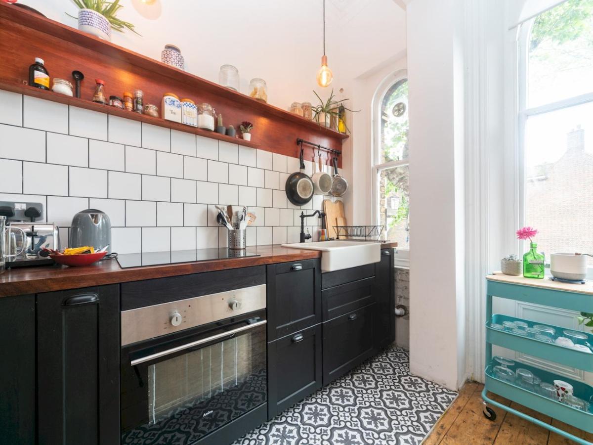 Pass The Keys Rustic And Quirky Flat In Charming Charlton Village Appartement Londen