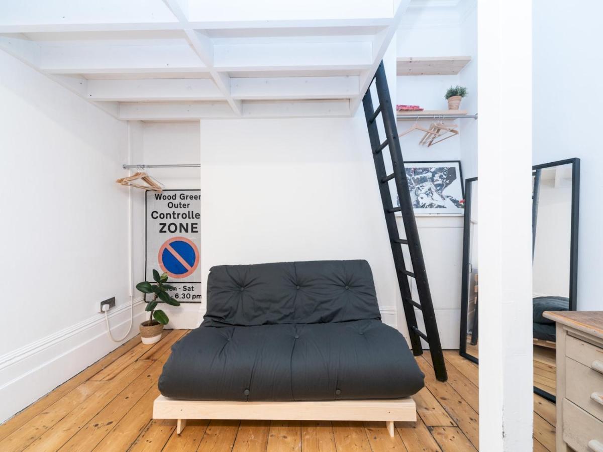 Pass The Keys Rustic And Quirky Flat In Charming Charlton Village * Londen