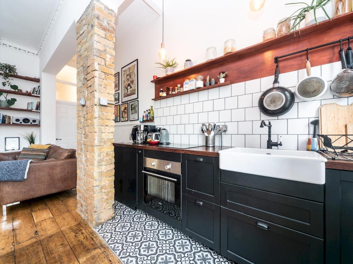 Appartement Pass The Keys Rustic And Quirky Flat In Charming Charlton Village Londen