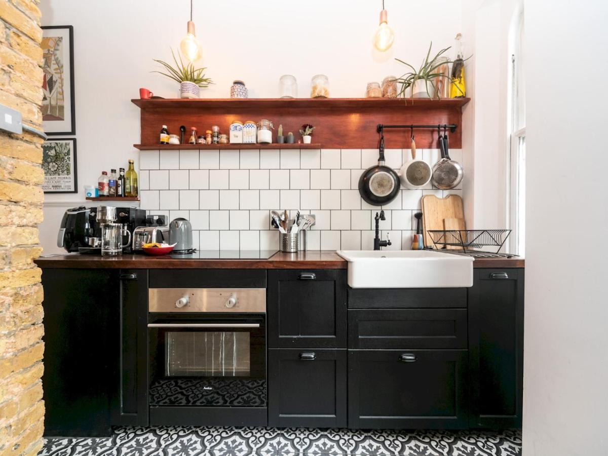 Pass The Keys Rustic And Quirky Flat In Charming Charlton Village Appartement Londen