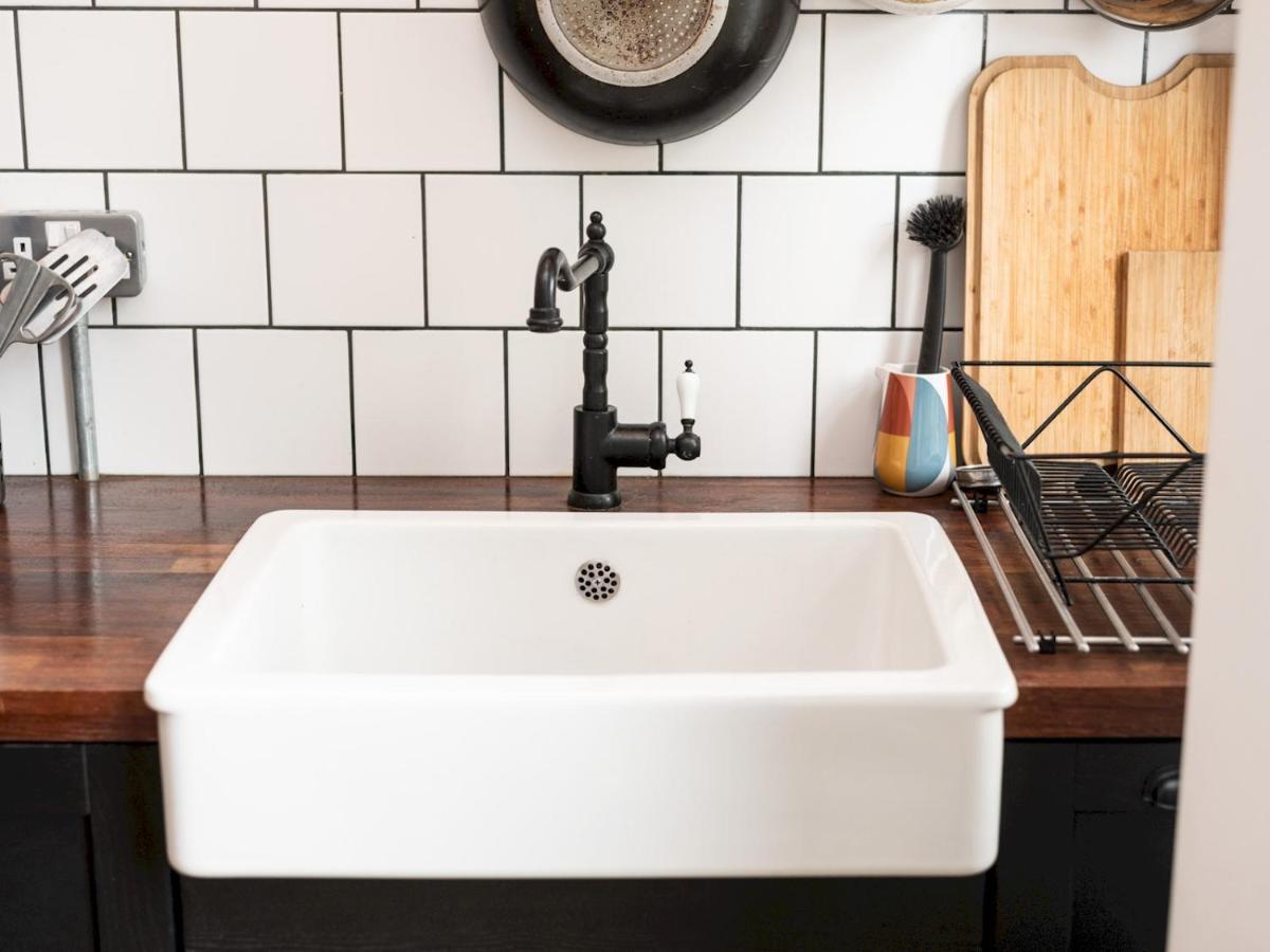 Appartement Pass The Keys Rustic And Quirky Flat In Charming Charlton Village Londen