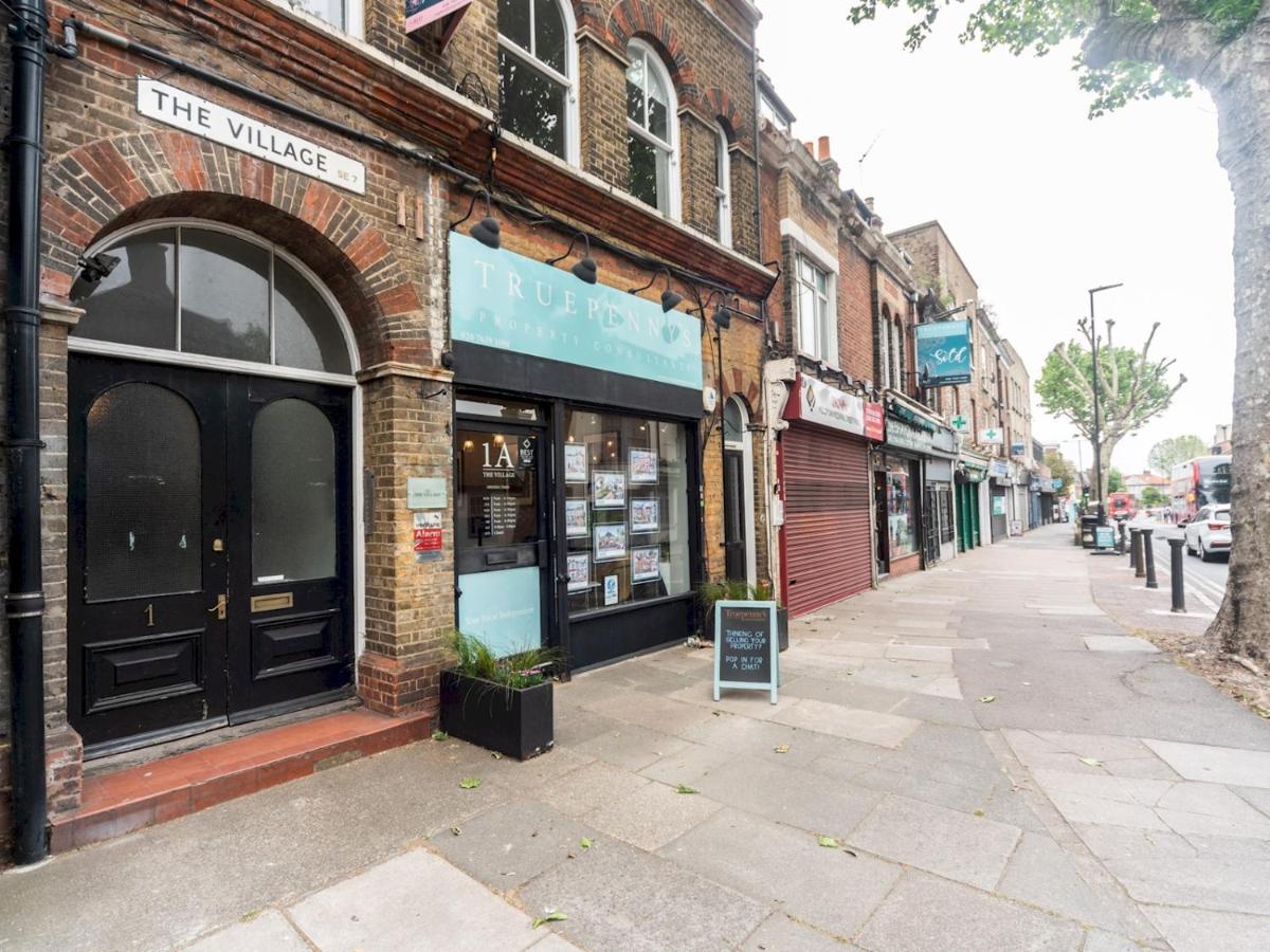 Pass The Keys Rustic And Quirky Flat In Charming Charlton Village Londen