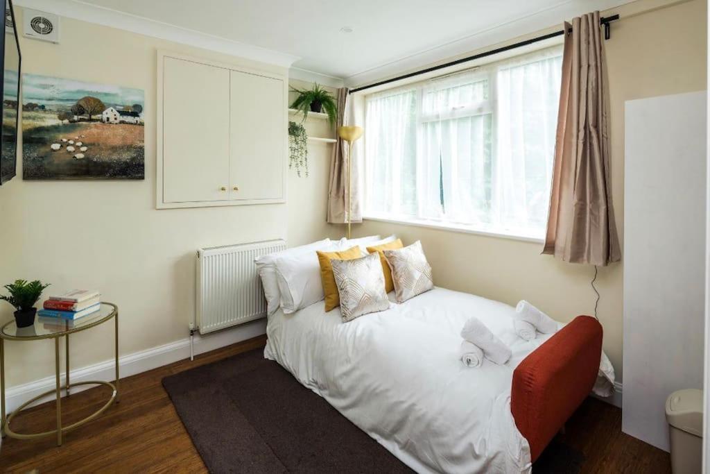 Where Style & Convenience Combine- Photo Id Required Appartement
