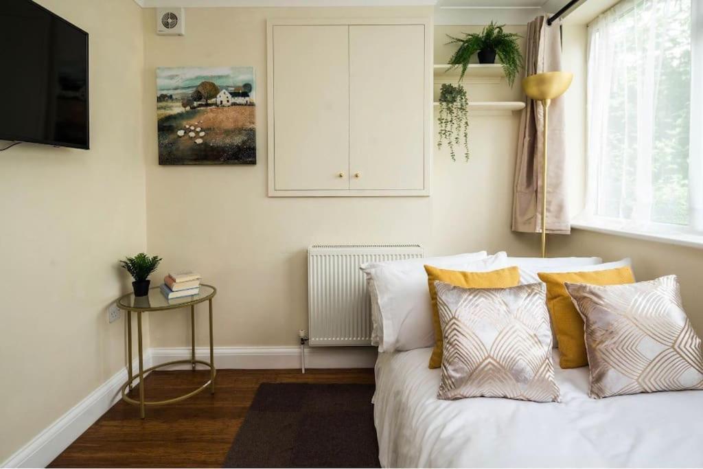 Where Style & Convenience Combine- Photo Id Required Appartement