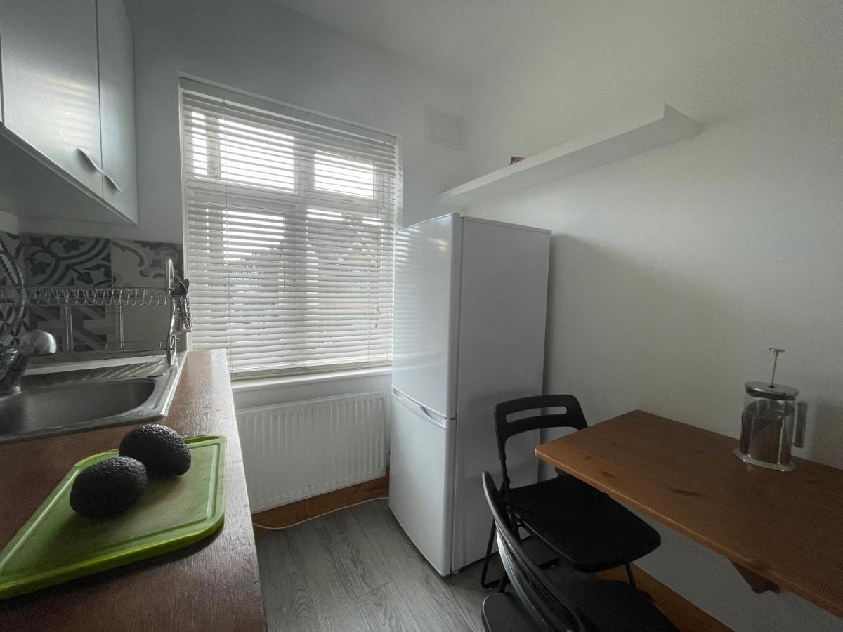 Entire House Floor Perfect For Couples & Freelancers - Available For Single Too Gjestgiverier *
