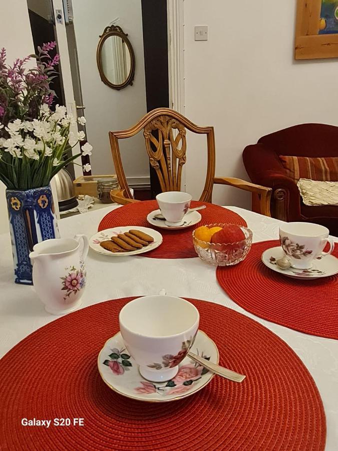 Dawson Place, Juliette's Couette-café 3*