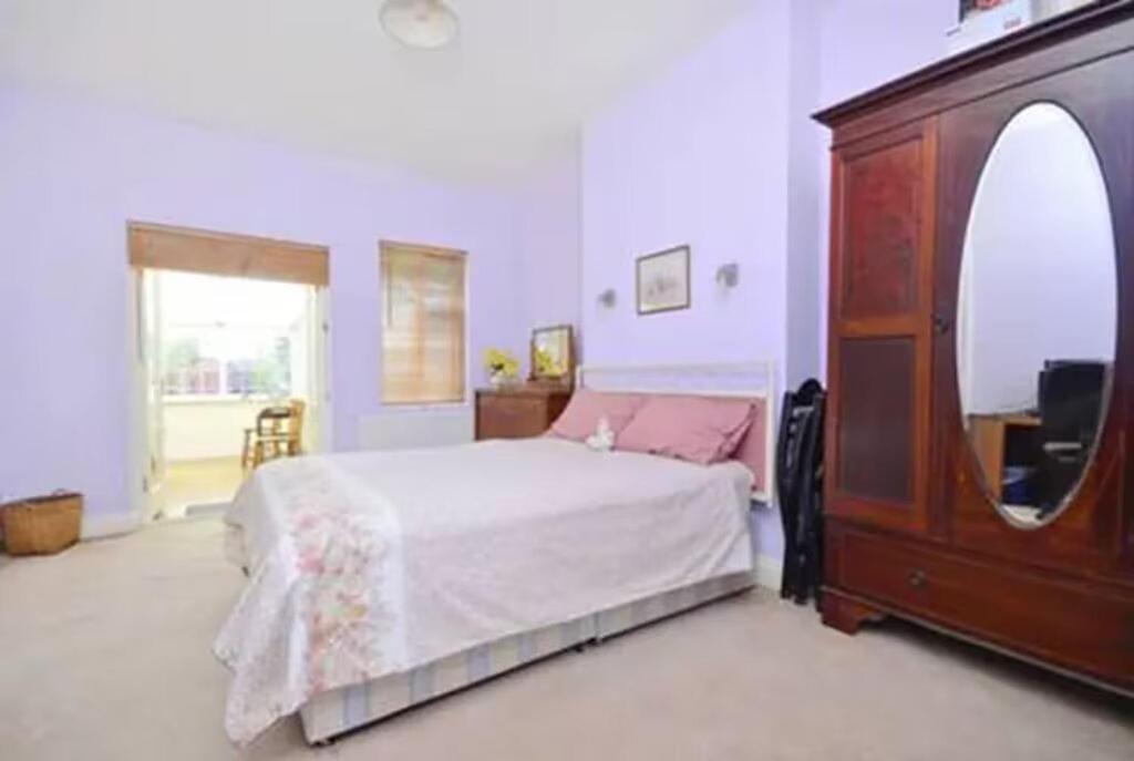 Apartment Lynton Road London