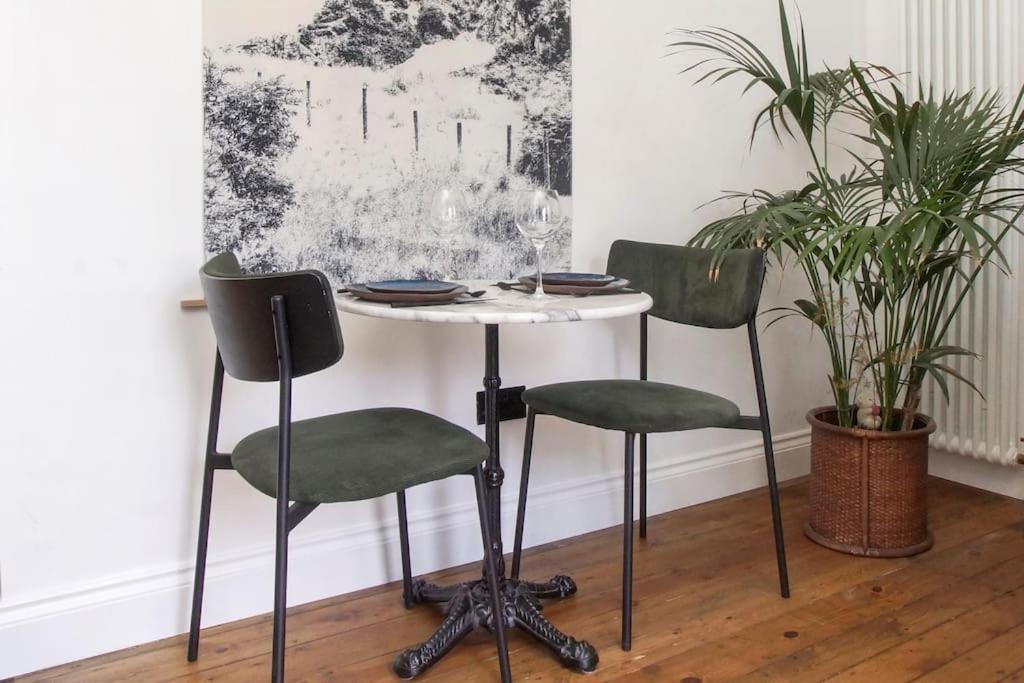 Newly Refurbished, Cosy & Modern In E17 Lejlighed