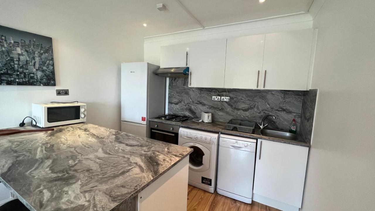 Comfy 2 Bedroom - Finchley Road, Apartment