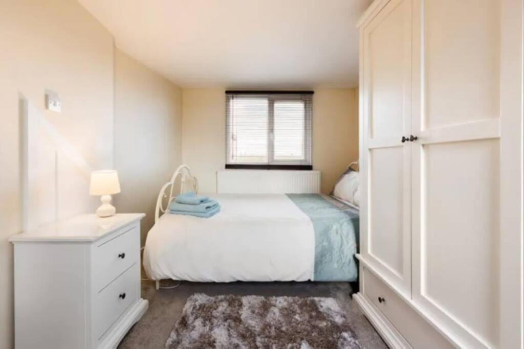 Wembley 2 Bed/2 Bath Modern Apt * Londra