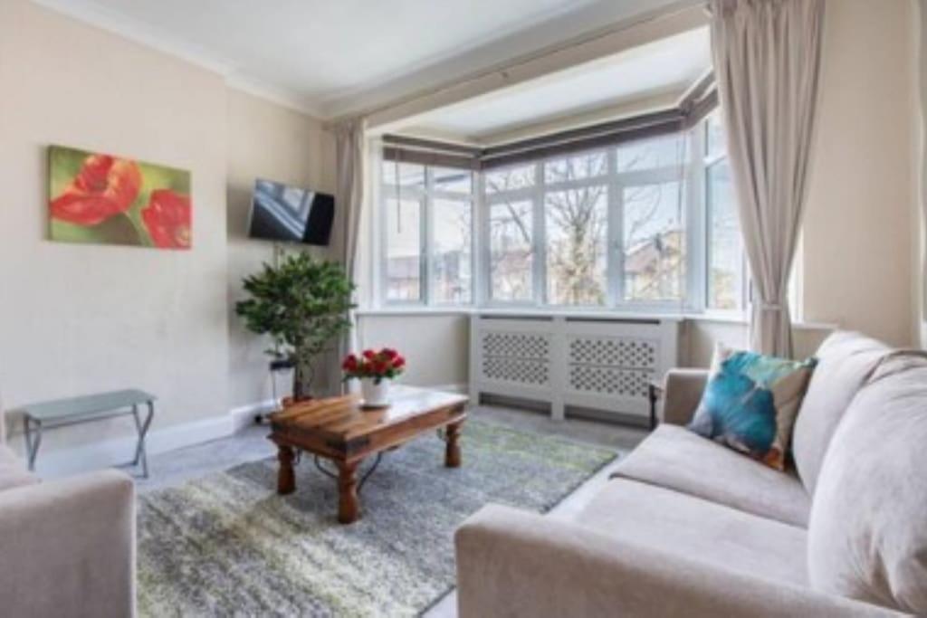 Wembley 2 Bed/2 Bath Modern Apt Appartamento *