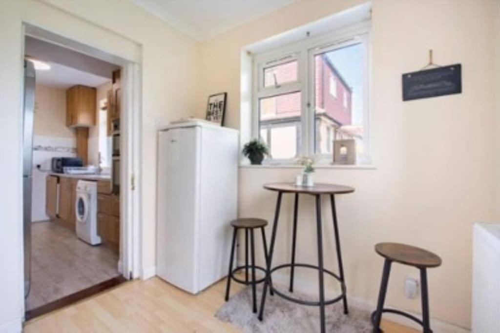 Wembley 2 Bed/2 Bath Modern Apt Appartamento *