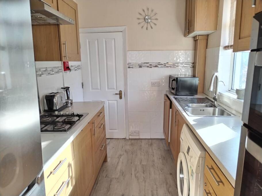 Wembley 2 Bed/2 Bath Modern Apt Appartamento