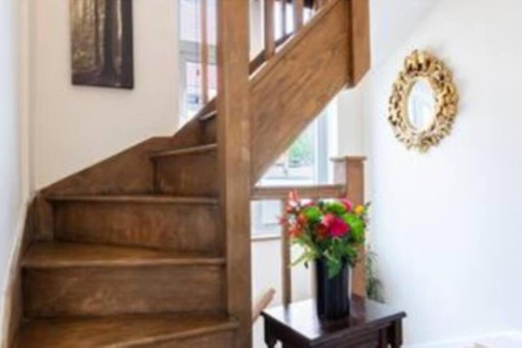 Wembley 2 Bed/2 Bath Modern Apt Londra
