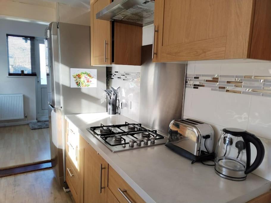Wembley 2 Bed/2 Bath Modern Apt Appartamento