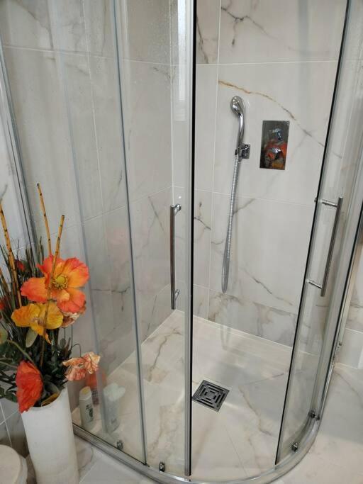 Wembley 2 Bed/2 Bath Modern Apt Appartamento *