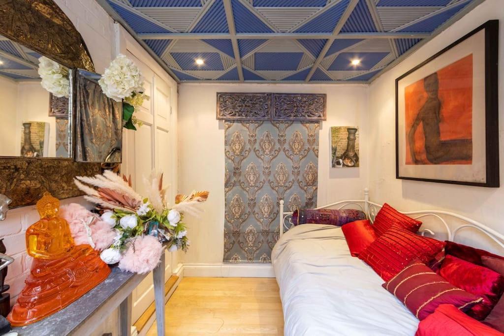 Golborne Road 3 Bedrooms Antique Rooftop Terrace Flat Appartement *