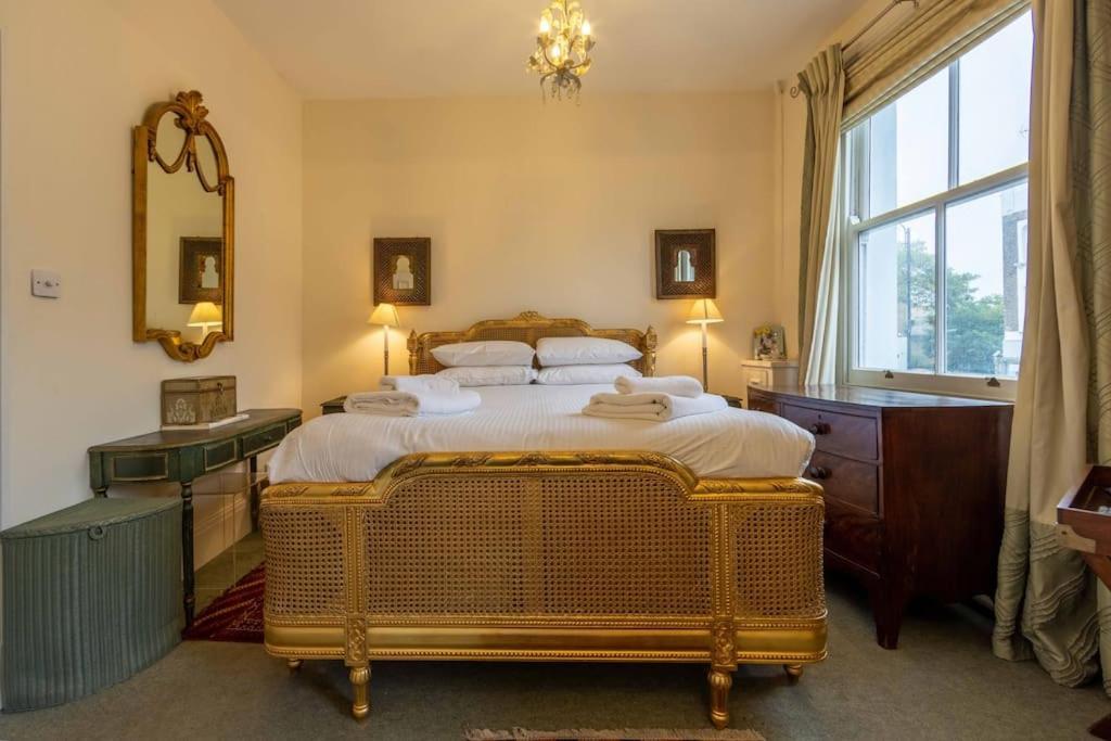 Golborne Road 3 Bedrooms Antique Rooftop Terrace Flat Appartement