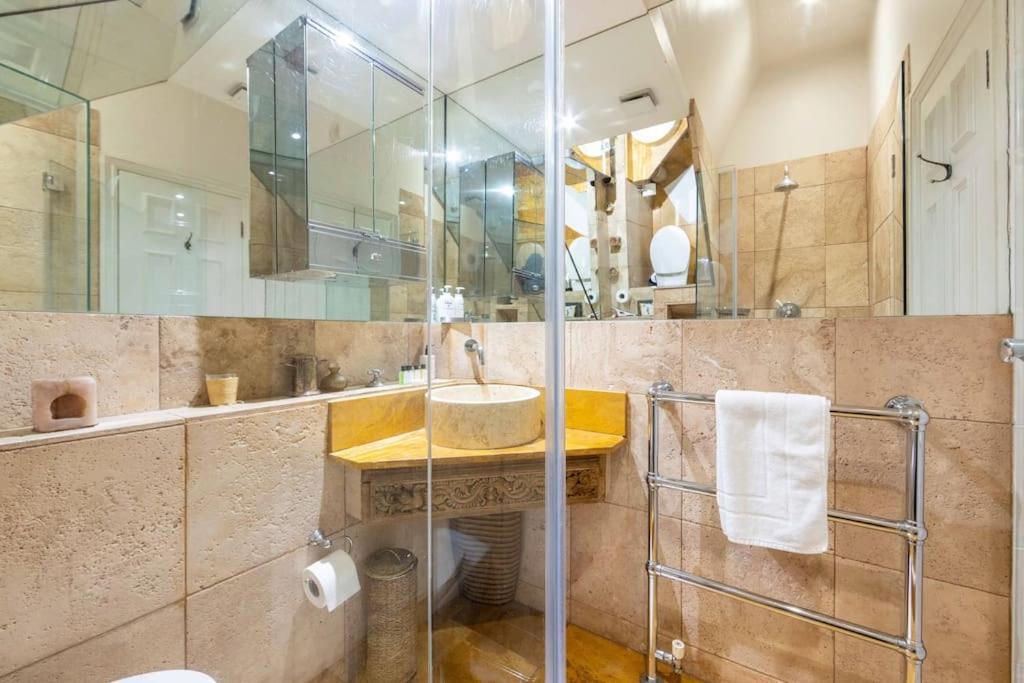 Golborne Road 3 Bedrooms Antique Rooftop Terrace Flat Appartement